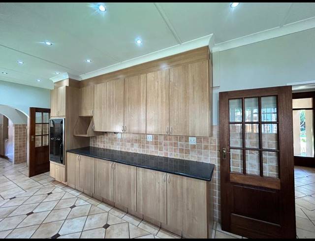 9 BEDROOM HOUSE FOR SALE IN SELCOURT